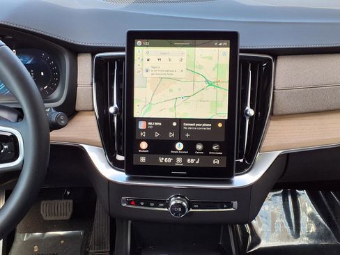 New 2026 Volvo XC90 B6 Plus w/ Protection Package Premier image 16