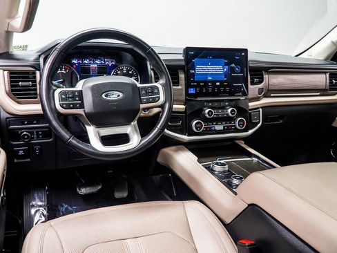 Used 2024 Ford Expedition Limited image 5