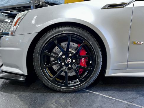 Used 2013 Cadillac CTS V RWD image 31