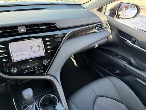Certified 2020 Toyota Camry LE image 25