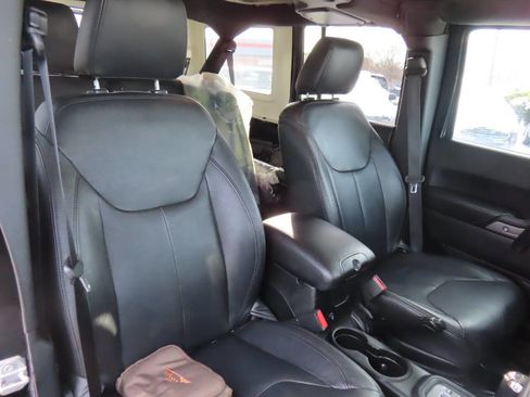 Used 2018 Jeep Wrangler Unlimited Sport S AWD/4WD image 37