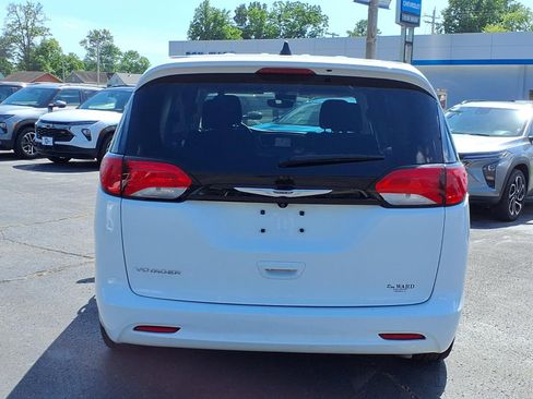 Used 2023 Chrysler Voyager LX FWD image 21