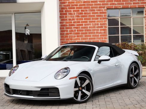 Used 2025 Porsche 911 Carrera RWD image 3