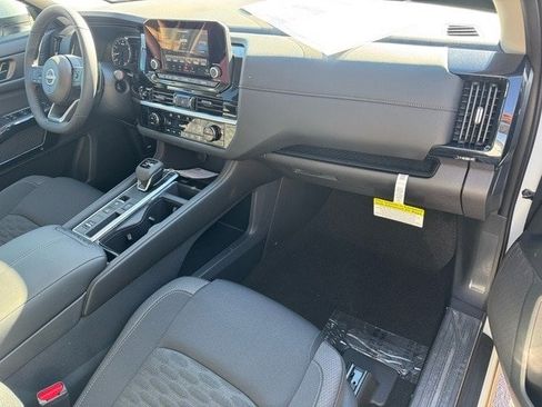 New 2025 Nissan Pathfinder SV image 27