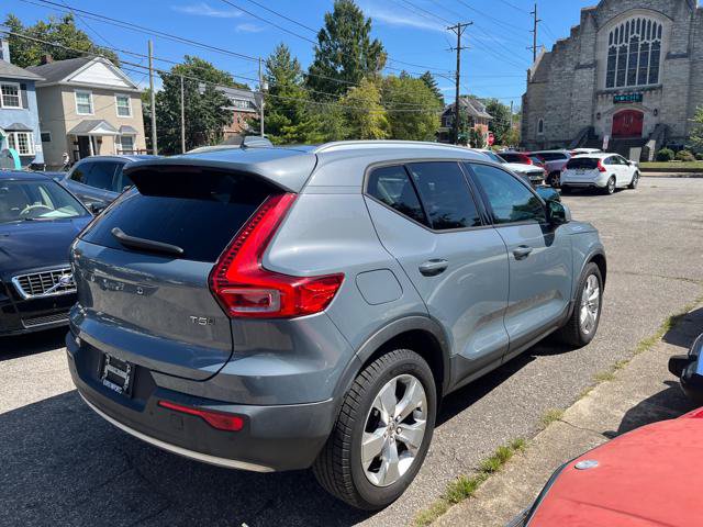 Used 2020 Volvo XC40 T5 Momentum AWD/4WD image 5