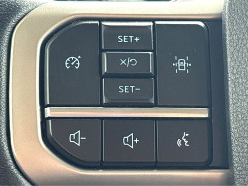 Used 2024 Ford Expedition Max XLT image 19