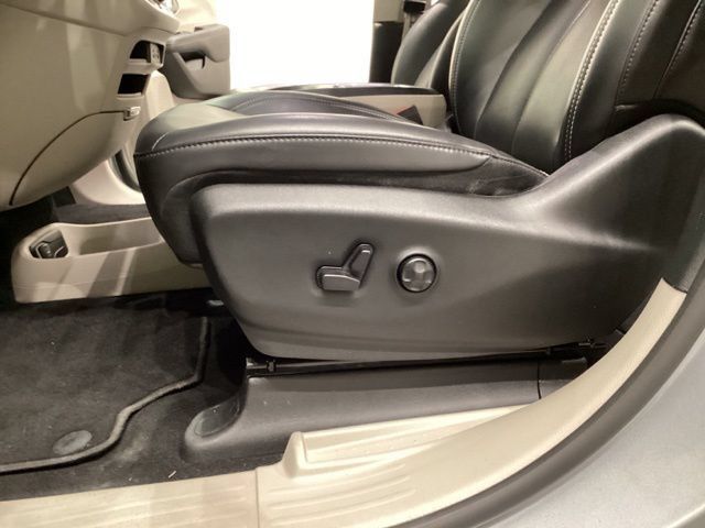 Used 2023 Chrysler Pacifica Touring-L FWD image 25
