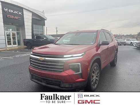 Certified 2024 Chevrolet Traverse LT w/ Trailering Package image 1