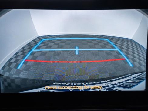 Used 2025 Toyota Sienna XLE FWD image 46
