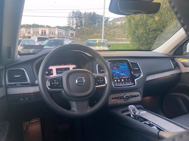 Used 2024 Volvo XC90 T8 Ultimate AWD/4WD image 11