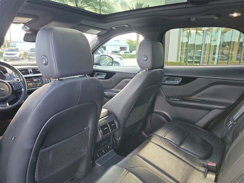 Used 2017 Jaguar F-PACE Prestige image 17