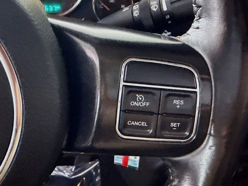 Used 2018 Jeep Wrangler Unlimited Rubicon w/ Connectivity Group image 15