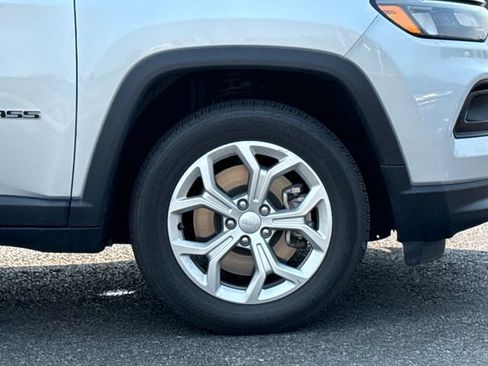 Used 2024 Jeep Compass Latitude AWD/4WD image 6