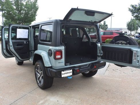 Used 2024 Jeep Wrangler Unlimited w/ Convenience Group AWD/4WD image 16