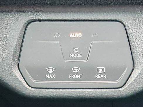 Used 2024 Volkswagen ID.4 Pro image 29