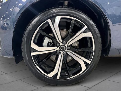 Certified 2024 Volvo XC60 B5 Ultimate w/ Climate Package image 10