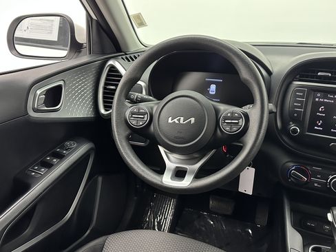 Used 2023 Kia Soul LX w/ LX Technology Package image 23