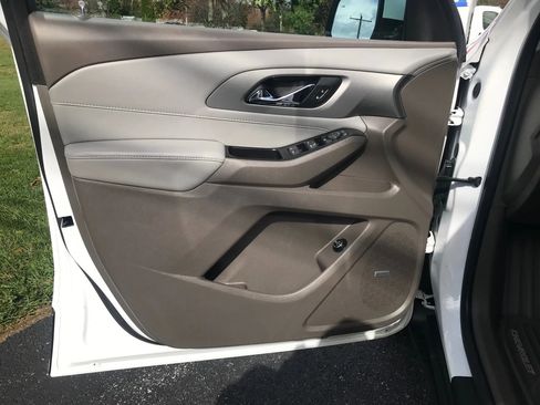 Used 2020 Chevrolet Traverse LT w/ LT Premium Package image 13