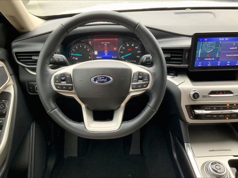 Used 2022 Ford Explorer XLT w/ Equipment Group 202A RWD image 6