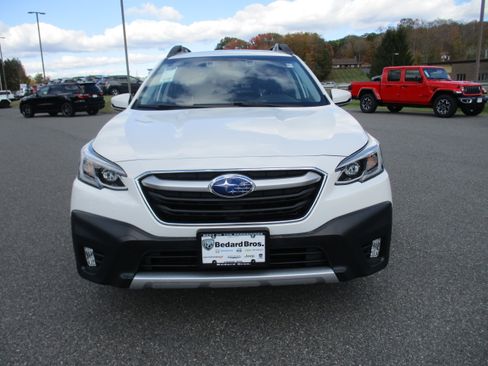Used 2020 Subaru Outback Limited image 2
