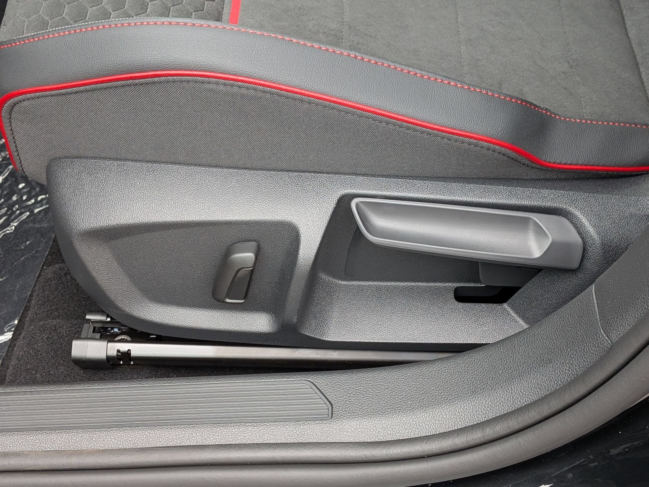 New 2026 Volkswagen GTI SE FWD image 15