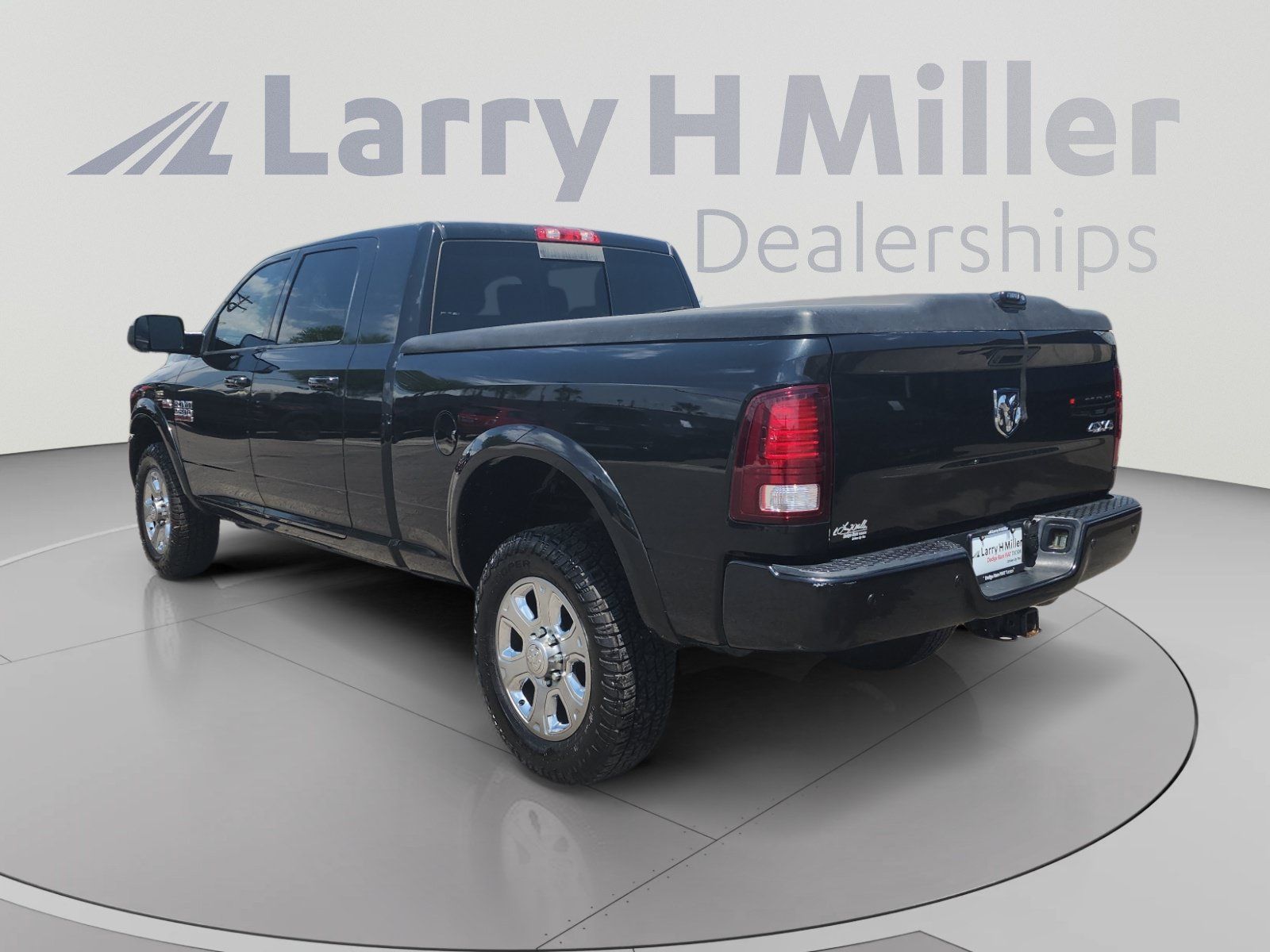 Used 2018 RAM 2500 Laramie w/ Sport Appearance Group AWD/4WD image 3