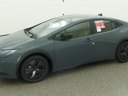 New 2026 Toyota Prius Plug-In Hybrid FWD image 5