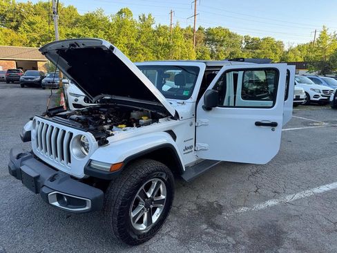 Used 2018 Jeep Wrangler Unlimited Sahara w/ LED Lighting Group AWD/4WD image 9