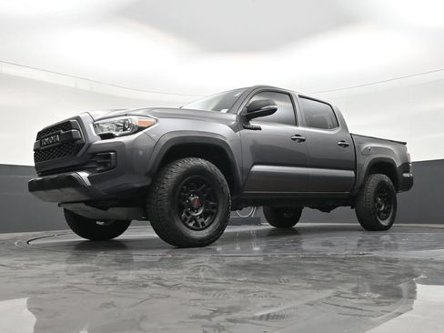 Used 2017 Toyota Tacoma TRD Sport w/ Tow Package RWD image 21