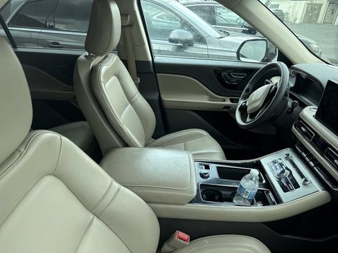 Used 2022 Lincoln Aviator AWD w/ Premium Package image 5