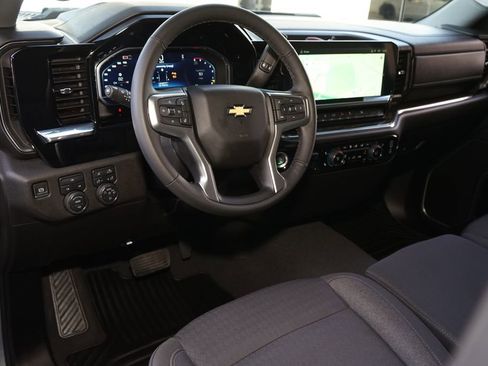 Used 2025 Chevrolet Silverado 3500 LT w/ Convenience Package image 2