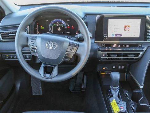 Used 2025 Toyota Camry LE image 18