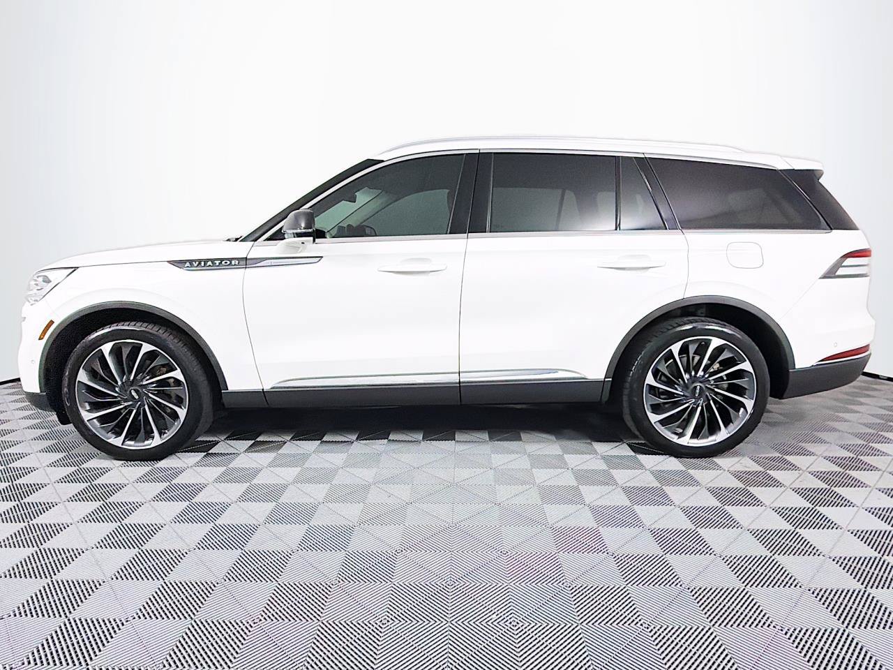 Used 2020 Lincoln Aviator Reserve w/ Equipment Group 202A AWD/4WD image 7