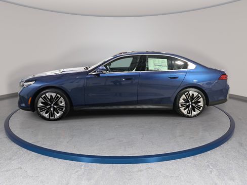 New 2026 BMW 530i xDrive w/ Premium Package AWD/4WD image 8