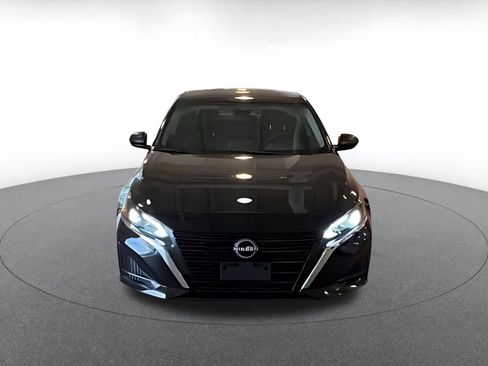 Used 2025 Nissan Altima 2.5 SV FWD image 14