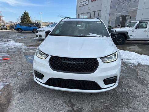 New 2026 Chrysler Pacifica Select image 10