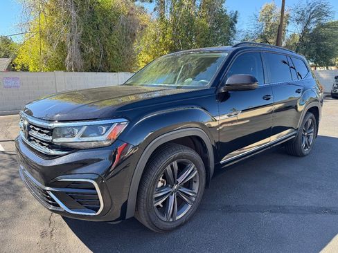Used 2021 Volkswagen Atlas SE w/ Panoramic Sunroof Package image 2
