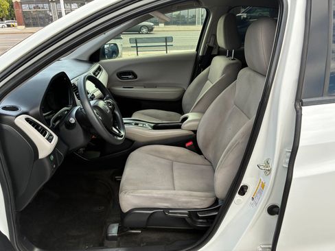 Used 2018 Honda HR-V LX image 17