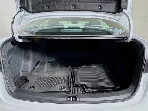 Certified 2025 Toyota Corolla SE image 27