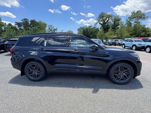 New 2026 Ford Explorer ST-Line w/ ST-Line Street Pack AWD/4WD image 6