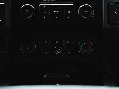 Used 2022 Ford F250 XLT w/ FX4 Off-Road Package image 31