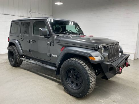 Used 2019 Jeep Wrangler Unlimited Sport S AWD/4WD image 3