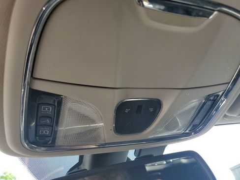 Used 2016 Jeep Cherokee Latitude w/ Comfort/Convenience Group AWD/4WD image 31
