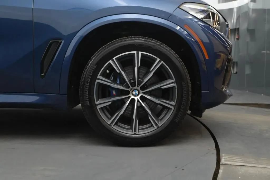 Used 2022 BMW X5 xDrive40i w/ M Sport Package AWD/4WD image 19