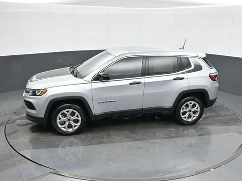 Used 2025 Jeep Compass Sport w/ Mopar Graphics Package AWD/4WD image 34