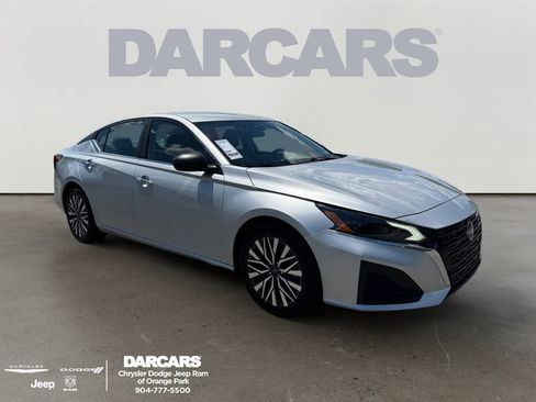 Used 2024 Nissan Altima 2.5 SV FWD image 1