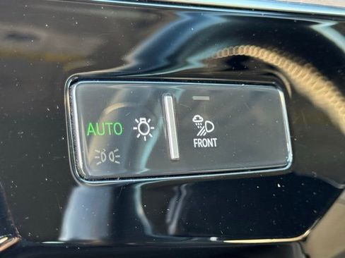Used 2019 Audi e-tron Premium Plus image 22