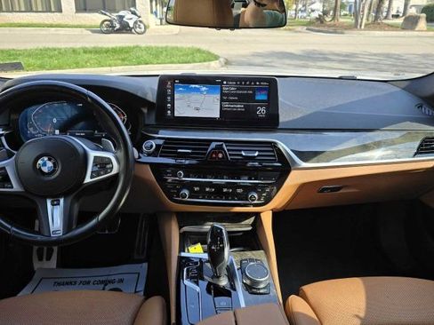 Used 2022 BMW 540i xDrive w/ M Sport Package image 18