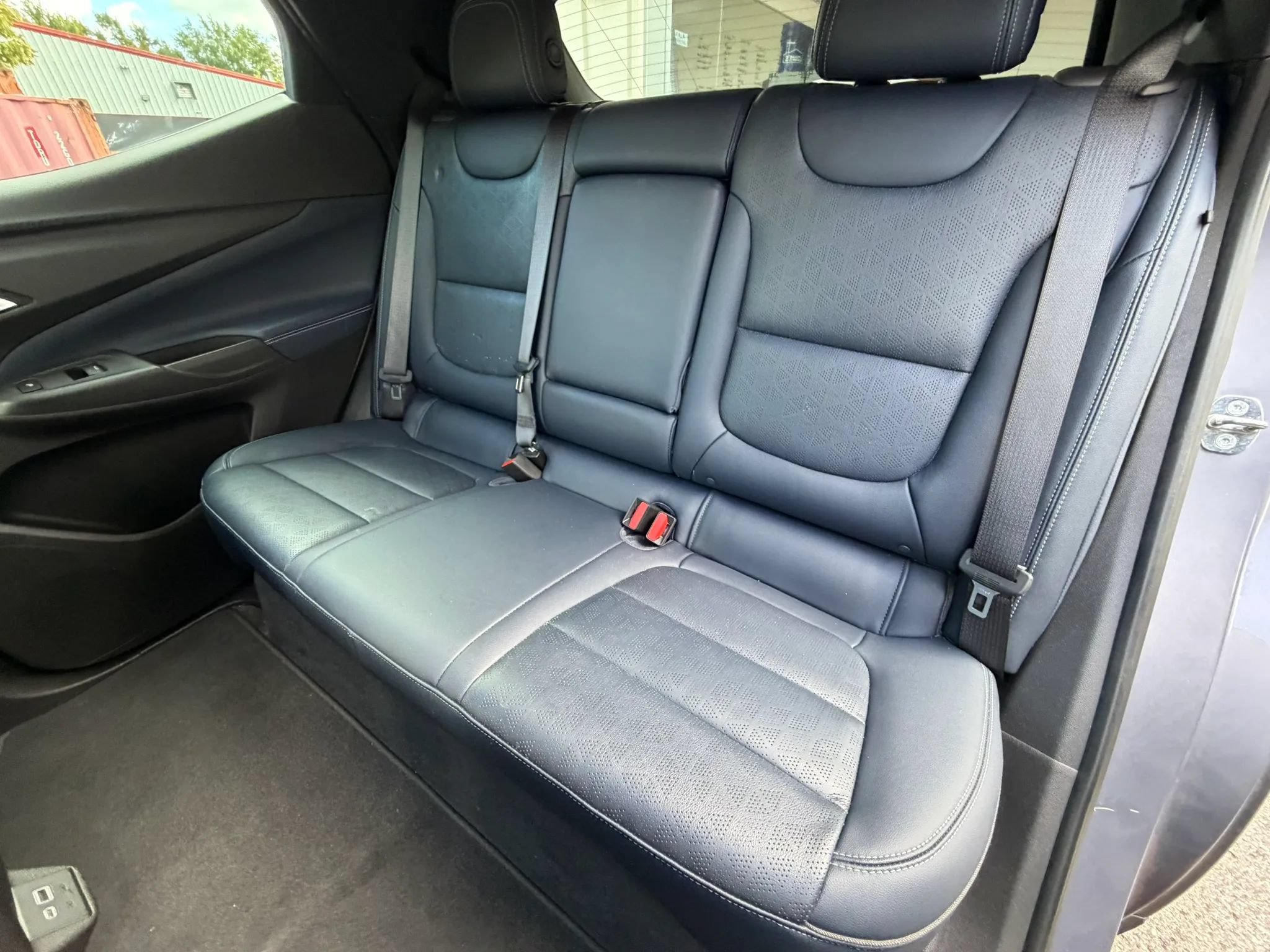 Used 2022 Chevrolet Bolt EUV Premier w/ Sun & Sound Package FWD image 17