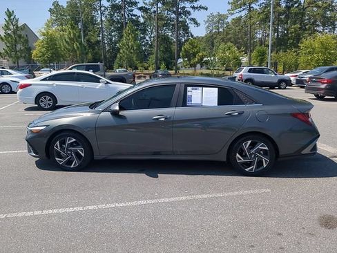 Used 2024 Hyundai Elantra Limited FWD image 7